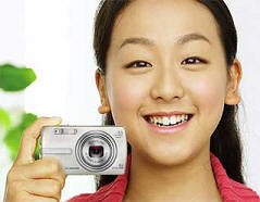 mao with camera