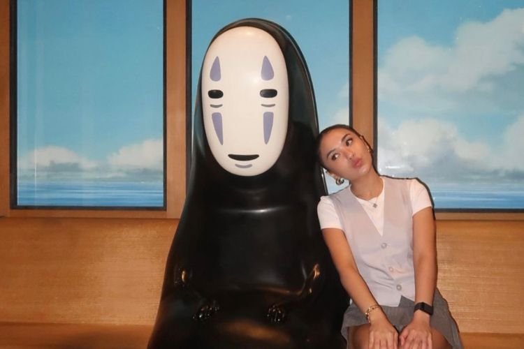 Penampilan Ikonik Casual Chic Lula Lahfah