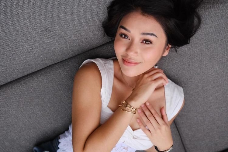 Look Serba Putih yang Anggun